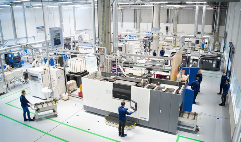 BMW sigue actualizando sus fábricas con la última adquisición de 5000 robots